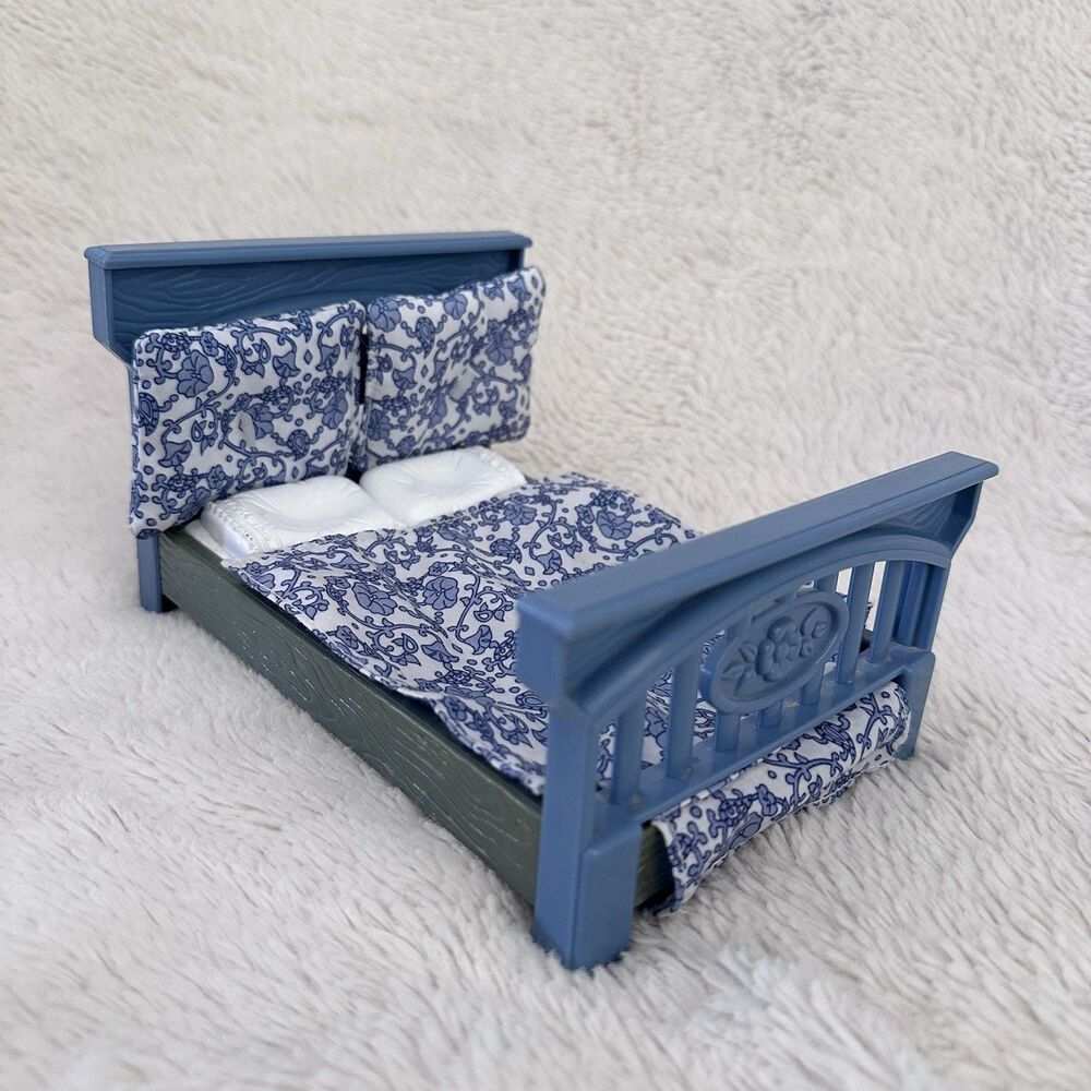 Fisher Price Loving Family Parents Bedroom Poster Bed Blue Floral Pillows 1999
